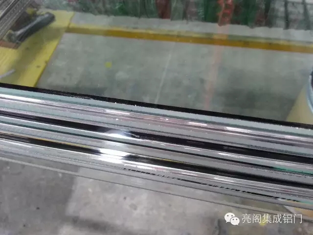合頁(yè)密封