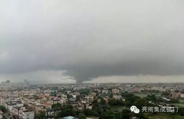 亮閣門(mén)窗，臺風(fēng)彩虹檢驗您家門(mén)窗質(zhì)量，周杰倫
