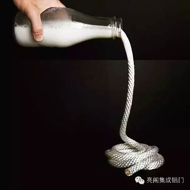 鋁門(mén)窗廠(chǎng)家,鋁合金門(mén)窗代理,鋁門(mén)窗十大品牌－－牛奶+繩子