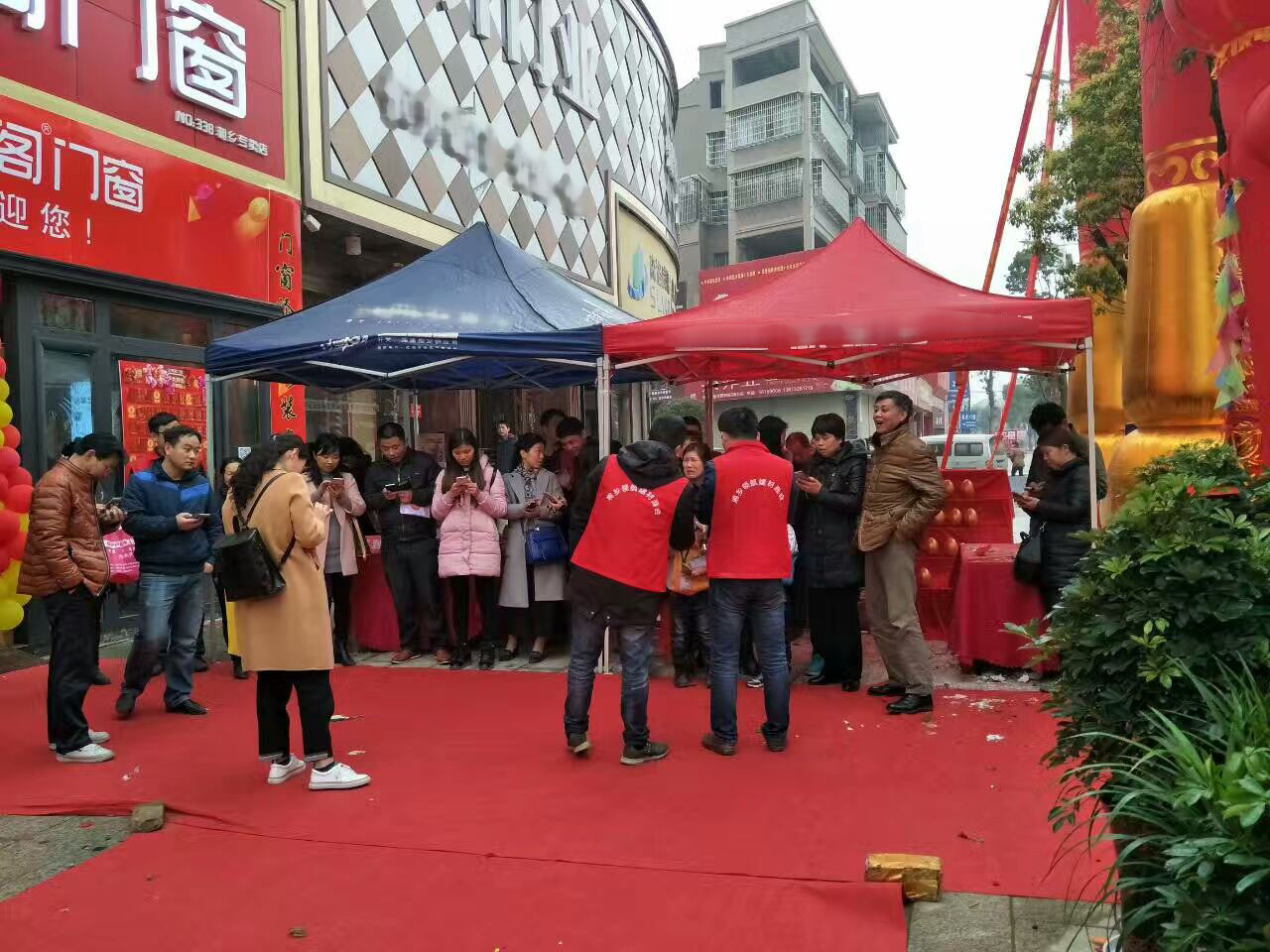 熱烈祝賀亮閣門(mén)窗湘鄉專(zhuān)賣(mài)店盛大開(kāi)業(yè)，簽單刷爆現場(chǎng)！讓你三生三世不后悔！