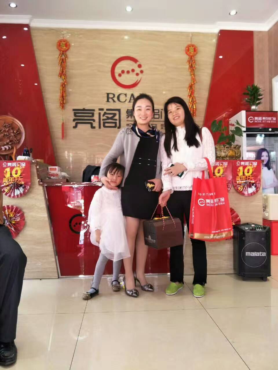 熱烈祝賀亮閣門(mén)窗寧鄉店10周年慶典，見(jiàn)證大品牌·大動(dòng)作！
