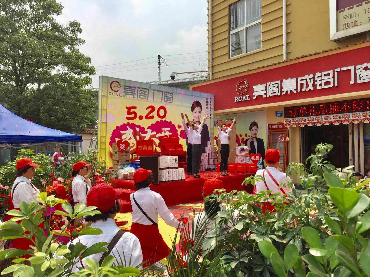 熱烈祝賀亮閣門(mén)窗九江店盛大開(kāi)業(yè)，火爆簽下68單！創(chuàng  )造百萬(wàn)銷(xiāo)售額！