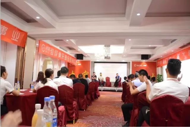 亮閣門(mén)窗7月6日超級俱樂(lè )部座談會(huì )，熱烈歡迎全國各地經(jīng)銷(xiāo)商家人們回家！