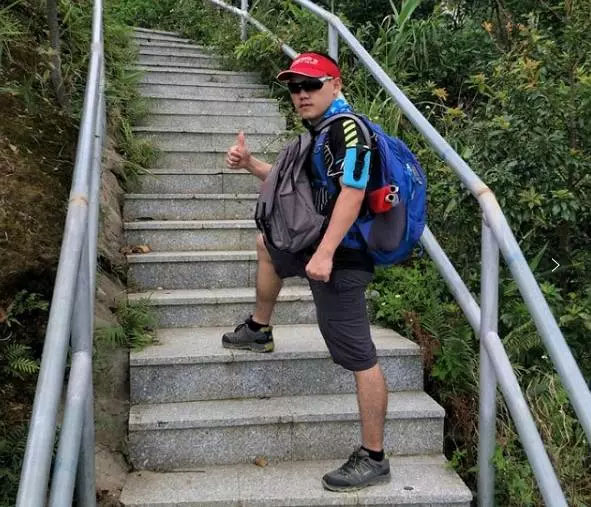 亮閣門(mén)窗|青春不朽，勇攀高峰；不登將軍亭，枉游北嶺山。