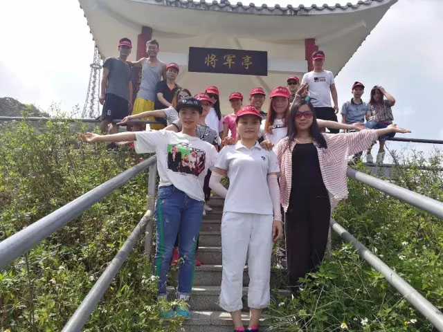 亮閣門(mén)窗|青春不朽，勇攀高峰；不登將軍亭，枉游北嶺山。