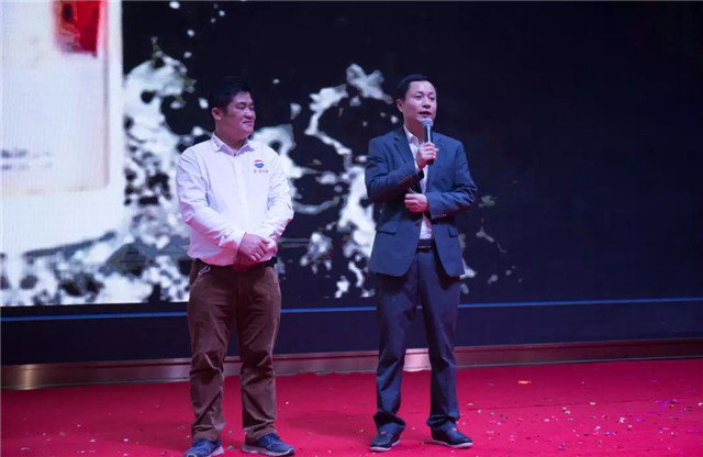 不忘初心，攜手前行｜熱烈祝賀亮閣門(mén)窗成為三水第二屆裝飾建材跨界聯(lián)盟成員！