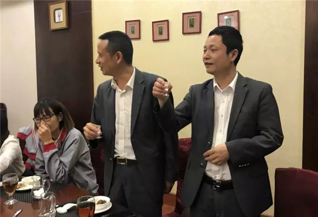 亮閣門(mén)窗｜家庭文化系列報道之——傳承孝道文化！