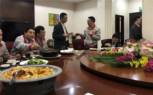 亮閣門(mén)窗｜家庭文化系列報道之——傳承孝道文化！