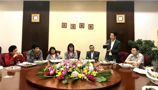 亮閣門(mén)窗｜家庭文化系列報道之——傳承孝道文化！