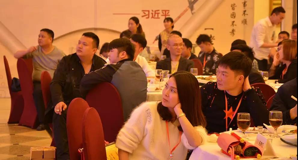 聚勢奮進(jìn)，共創(chuàng  )新時(shí)代｜熱烈祝賀亮閣門(mén)窗2018財富峰會(huì )圓滿(mǎn)結束！