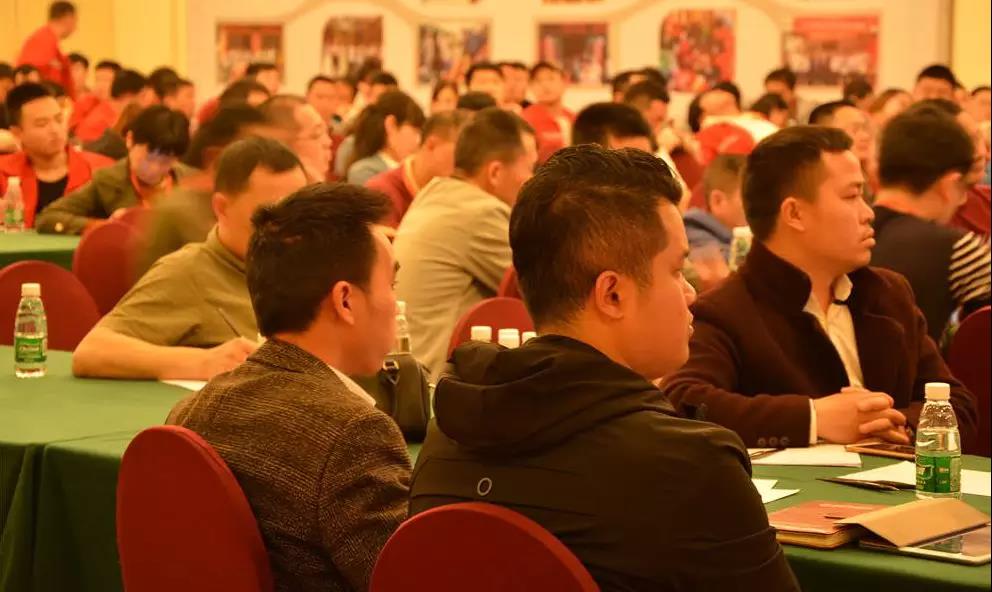 聚勢奮進(jìn)，共創(chuàng  )新時(shí)代｜亮閣門(mén)窗家庭文化系列報道之——點(diǎn)亮幸福人生！