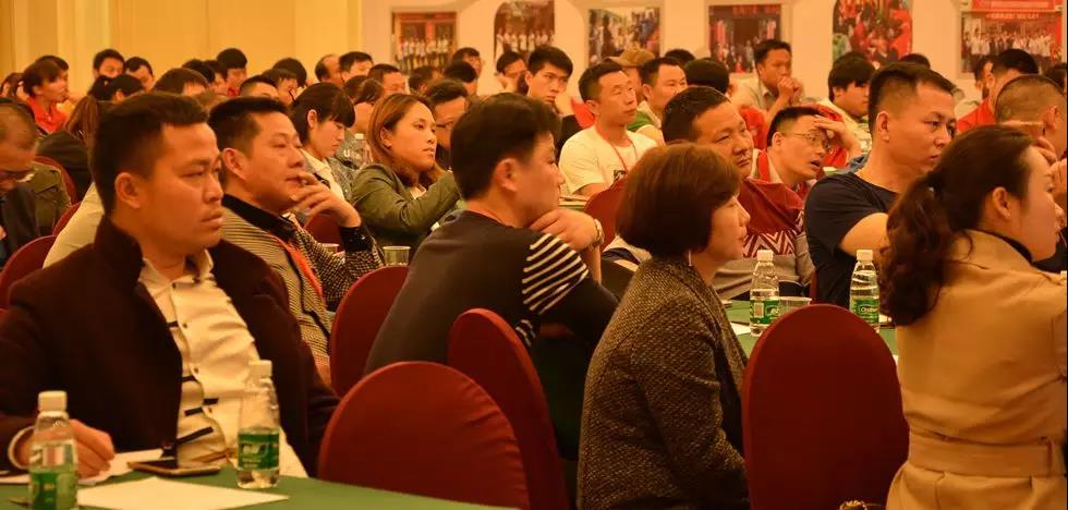 聚勢奮進(jìn)，共創(chuàng  )新時(shí)代｜亮閣門(mén)窗家庭文化系列報道之——點(diǎn)亮幸福人生！