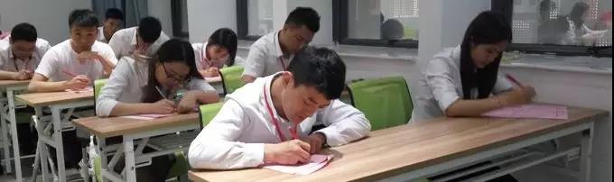 聚勢奮進(jìn)，共創(chuàng  )新時(shí)代｜亮閣門(mén)窗新晉家人專(zhuān)業(yè)知識通關(guān)考核！