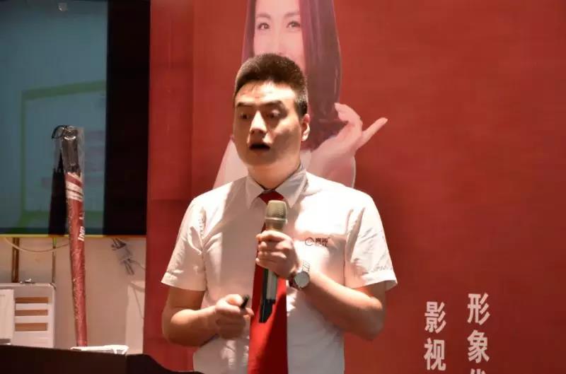 熱烈祝賀亮閣門(mén)窗第二屆財富峰會(huì )取得圓滿(mǎn)成功！
