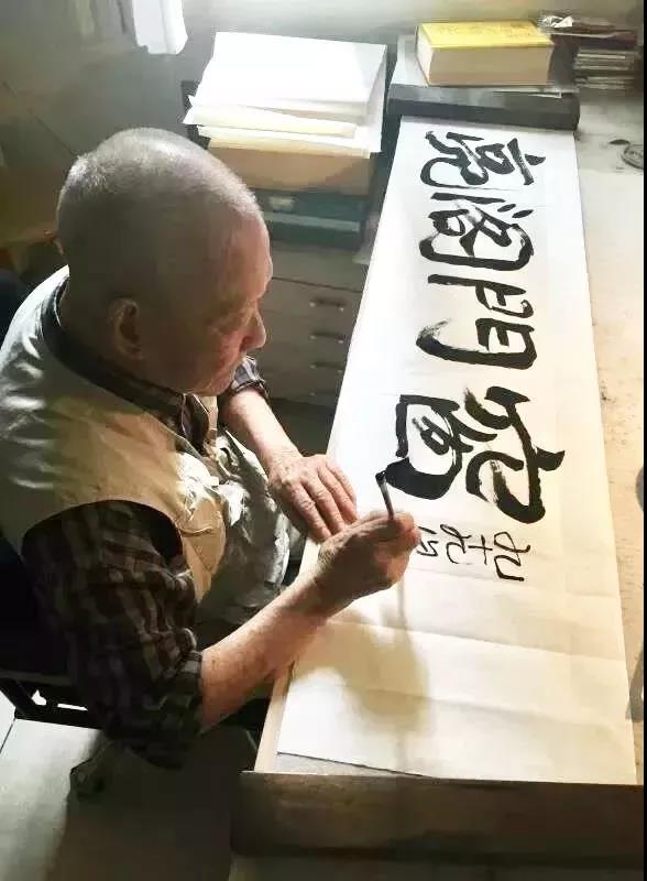 習總書(shū)記高度贊揚與肯定藝術(shù)家周令釗老先生