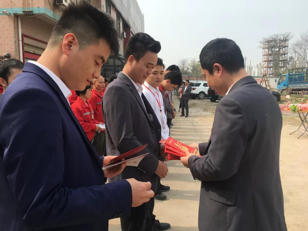 鞭炮聲聲賀新年！亮閣門(mén)窗祝大家開(kāi)工大吉，財源廣進(jìn)！
