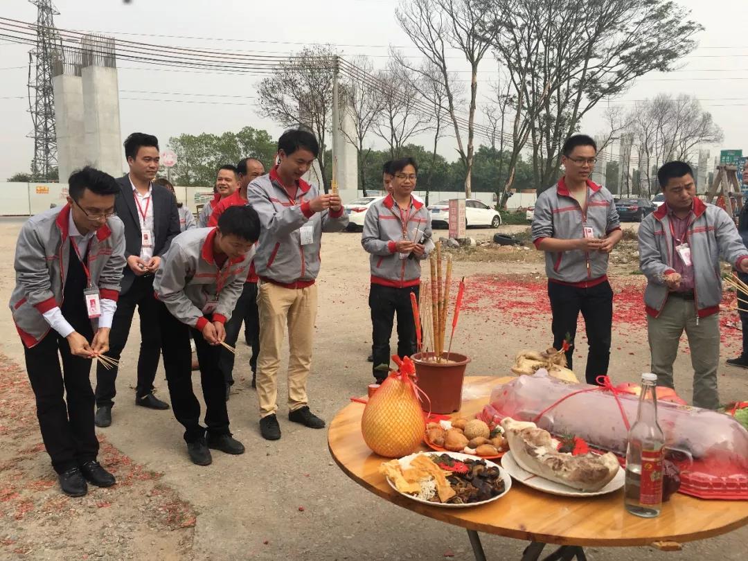 鞭炮聲聲賀新年！亮閣門(mén)窗祝大家開(kāi)工大吉，財源廣進(jìn)！