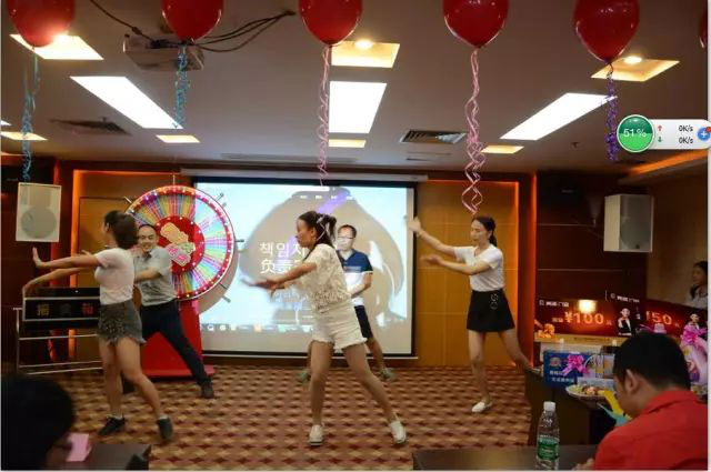 亮閣門(mén)窗積分制管理—快樂(lè )會(huì )議！